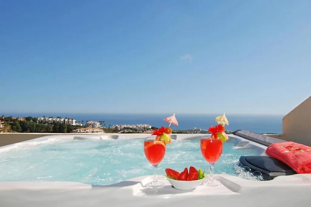 Calahonda 4, Jacuzzi, Wifi, Ac,Bbq, Big Terrace, Private Parking, Beach & Golf Sitio de Calahonda